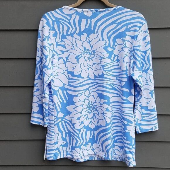 NWT Rebecca Malone Blue/White Floral Pop Over Light Sweater Size Small - Picture 4 of 7